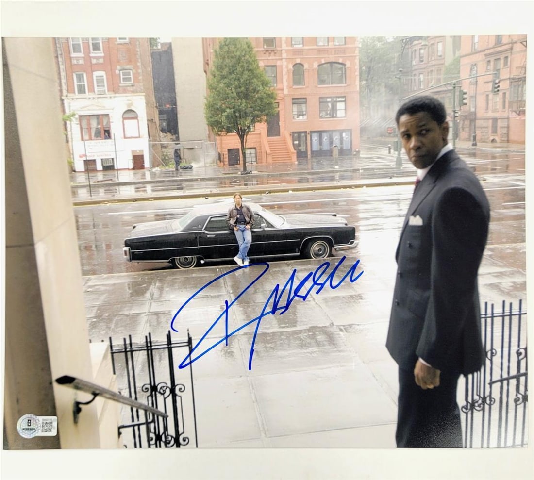 11x14 American Gangster photo signed by Russell Crowe with Beckett authentication: 11x14 American Gangster photo signed by Russell Crowe with Beckett authentication This original 11x14 photograph from the film American Gangster is autographed by Russell Crowe. The signature is authe