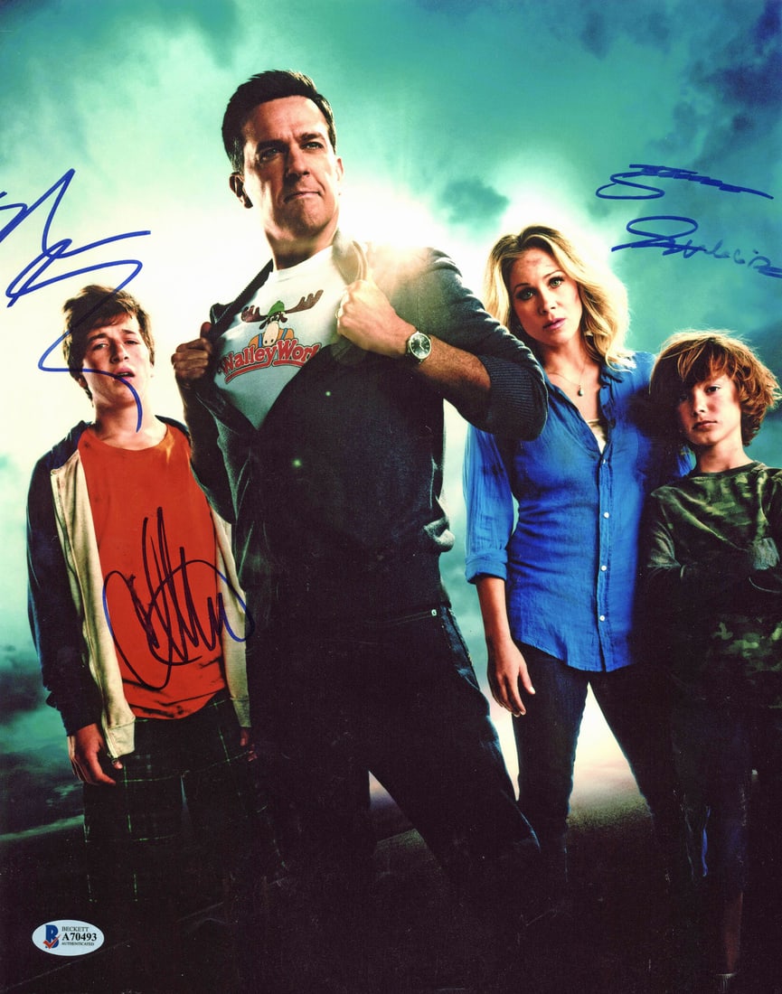 Vacation Signed 11x14 Photo by Applegate Gisondo Stebbins BAS Authenticated: Vacation Signed 11x14 Photo by Applegate Gisondo Stebbins BAS Authenticated This is an autographed 11x14 photo featuring Christina Applegate, Skyler Gisondo, and Steele Stebbins from the movie "Vacati