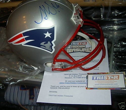 Full Size Replica Helmet Signed by Antowain Smith: Full Size Replica Helmet Signed by Antowain Smith This is a full-size replica football helmet signed by Antowain Smith. The helmet is an original item and is pre-owned. It was produced in the United S