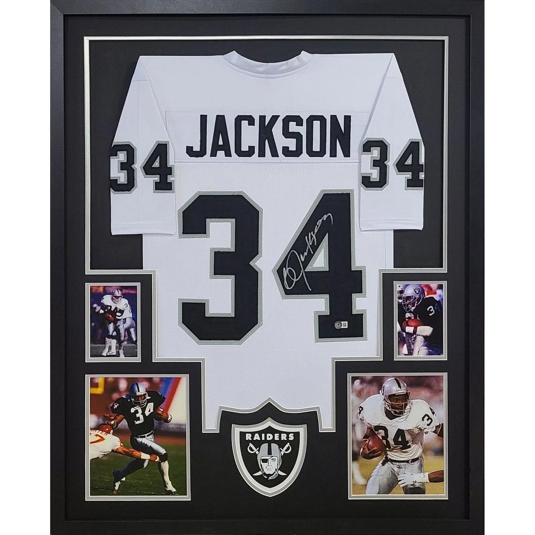Bo Jackson Signed Framed Jersey Beckett Authenticated Raiders 42x34: Bo Jackson Signed Framed Jersey Beckett Authenticated Raiders 42x34 This remarkable framed jersey features the iconic Bo Jackson, a celebrated player of the Raiders. Authenticated by Beckett, a leader