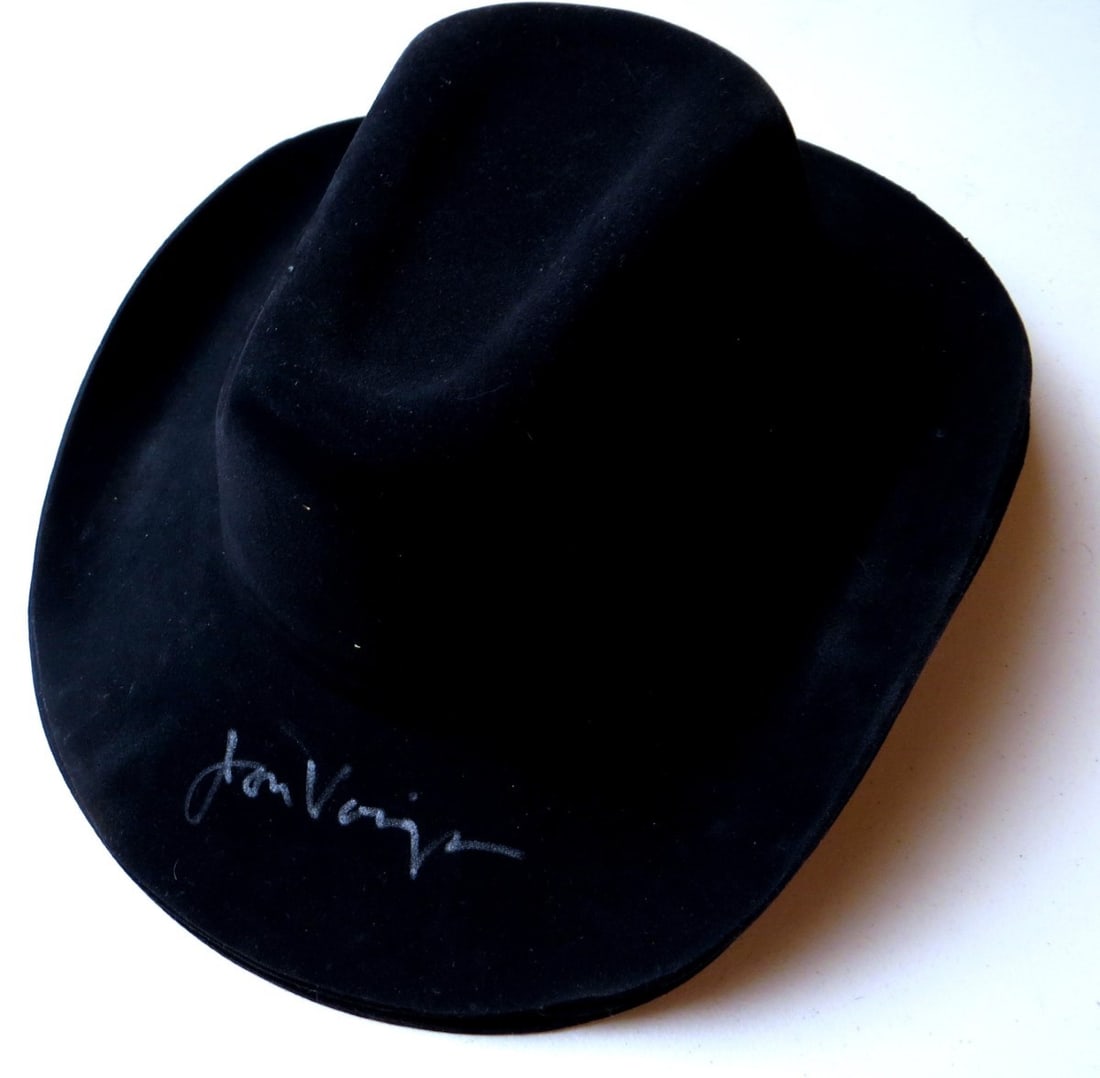 Jon Voight Autographed Velvet Hat Midnight Cowboy JSA Certified: Jon Voight Autographed Velvet Hat Midnight Cowboy JSA Certified This unique velvet hat is autographed by the iconic actor Jon Voight, known for his role in the classic film Midnight Cowboy. The signat