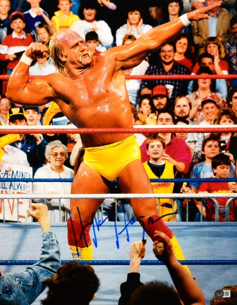 Signed Hulk Hogan 16x20 Wrestling Photo Beckett Hologram Original (1 of 2)