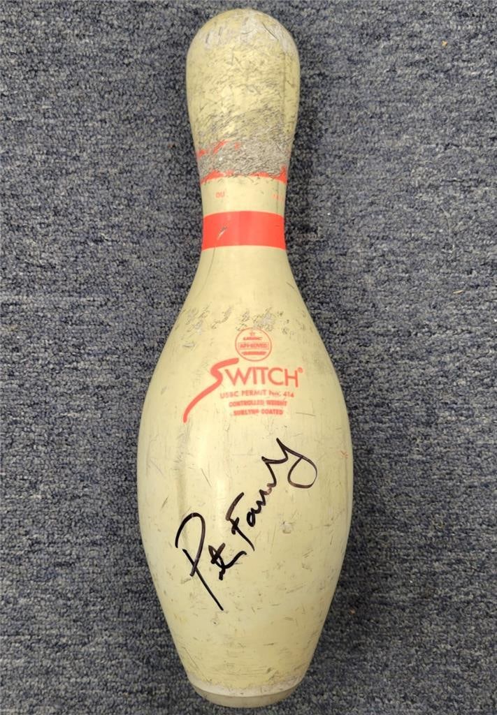 Kingpin Bowling Pin Signed by Peter Farrelly Beckett Authenticated Autograph: Kingpin Bowling Pin Signed by Peter Farrelly Beckett Authenticated Autograph This is an original bowling pin from the movie Kingpin, autographed by director Peter Farrelly. The autograph has been auth