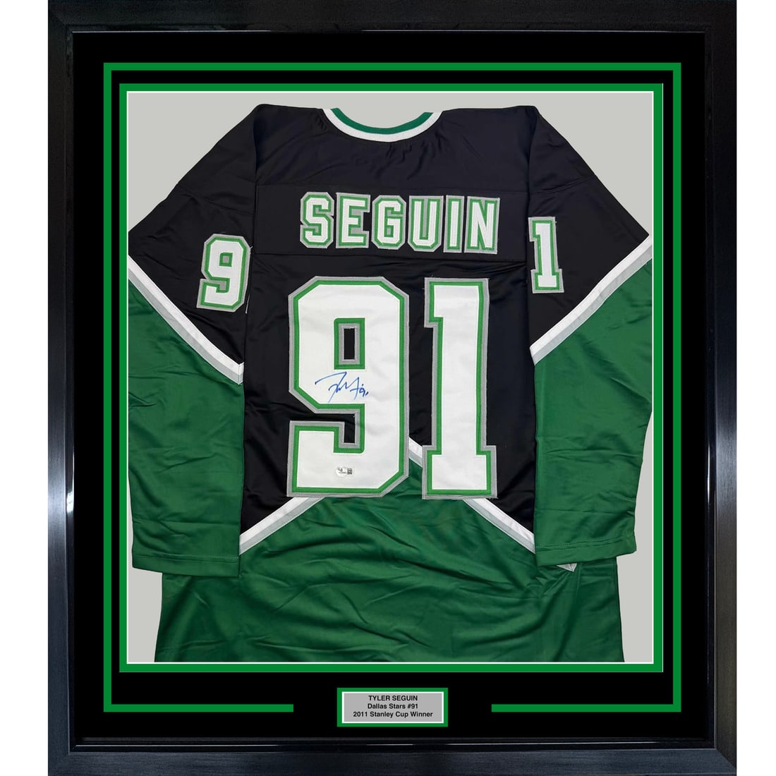 Tyler Seguin Signed Dallas Black Jersey 35x39 Framed with Beckett COA: Tyler Seguin Signed Dallas Black Jersey 35x39 Framed with Beckett COA This framed display features a Dallas Stars black jersey autographed by Tyler Seguin. The jersey is professionally framed and matt