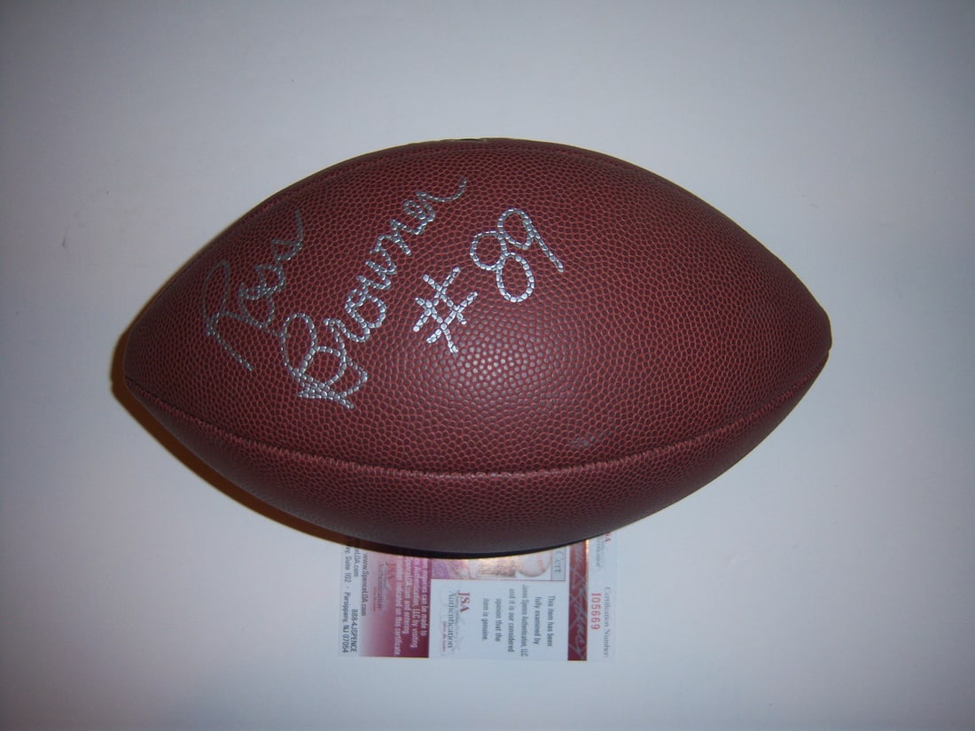 Autographed Football by Ross Browner with JSA COA Cincinnati Bengals Notre Dame: Autographed Football by Ross Browner with JSA COA Cincinnati Bengals Notre Dame This pre-owned football is signed by Ross Browner, known for his accomplishments with the Cincinnati Bengals and Notre D