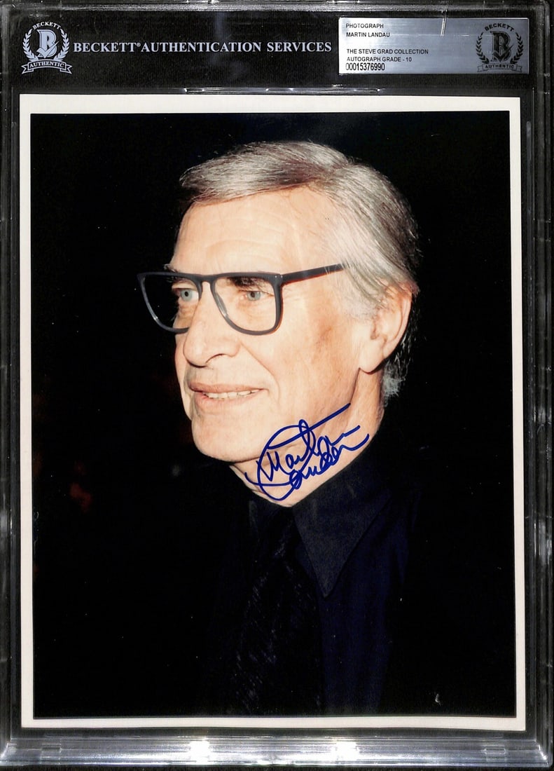 Beckett Grade 10 Martin Landau Autographed 8x10 Color Photo (1 of 1)