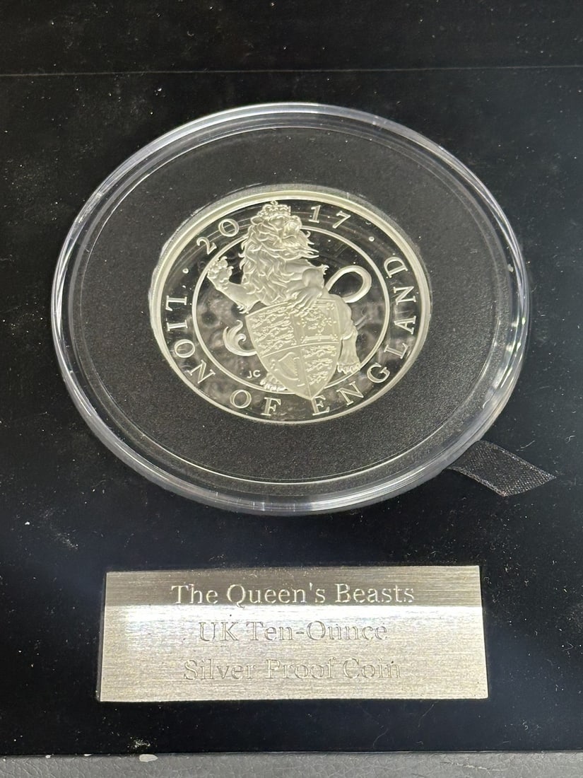 2017 Great Britain Queen's Beasts Lion of England 10 oz Silver Proof: 2017 Great Britain Queen's Beasts Lion of England 10 oz Silver Proof 2017 Great Britain Queen's Beasts "The Lion of England" silver proof coin. This pre-owned 10 oz issue is struck in .9999 fine silve