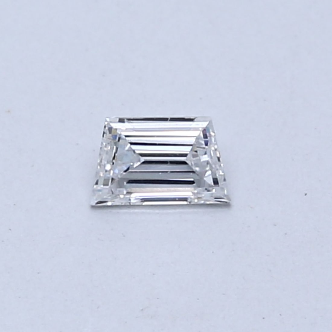 Loose Diamond - TRAPEZOID 0.21ct E VS2: Loose Diamond - TRAPEZOID 0.21ct E VS2 Source: This is a real non-mined Diamond that has been grown in a lab Shape: TRAPEZOID Carats: 0.21 Color: E Clarity: VS2 Certification: NONE Additional images