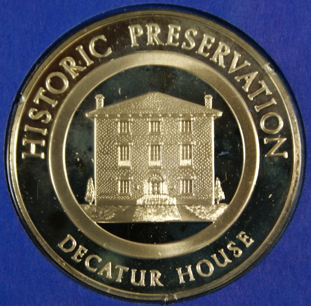 Franklin Mint Decatur House Historic Preservation Silver Medal: Franklin Mint Decatur House Historic Preservation Silver Medal Preservation Decatur House commemorative medal in silver. This Franklin Mint medal features a Decatur House design and is offered in pre-
