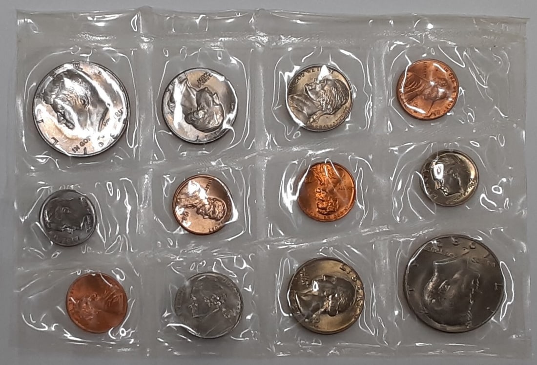 1982 Uncirculated 12-Coin Year Set With P D Mints Copper and Zinc Cents (1 of 2)