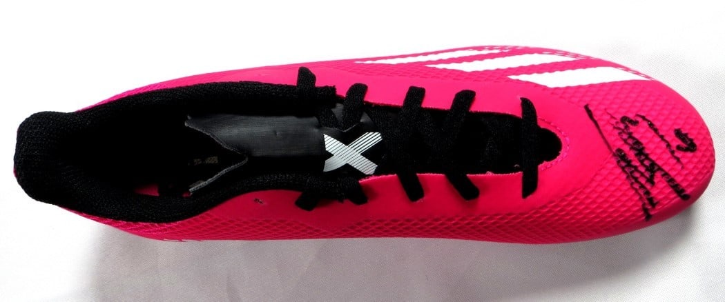 Autographed Manchester United Soccer Cleat by Lisandro Martinez with JSA COA: Autographed Manchester United Soccer Cleat by Lisandro Martinez with JSA COA This pre-owned soccer cleat has been personally signed by Lisandro Martinez of Manchester United. The autograph has been au