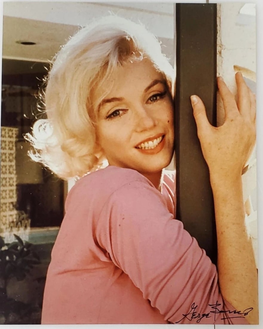 George Barris signed Marilyn Monroe 8x10 color portrait photo: George Barris signed Marilyn Monroe 8x10 color portrait photo Signed color portrait photograph of Marilyn Monroe by George Barris from The Last Shoot. This 8 x 10 photograph is numbered 23 of 99, incl