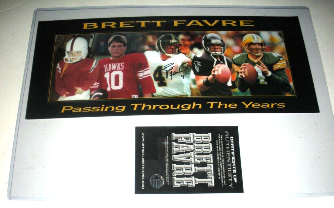 Brett Favre Autographed 8x16 Green Bay Packers Photo with COA: Brett Favre Autographed 8x16 Green Bay Packers Photo with COA This is a pre-owned 8x16 photo featuring Brett Favre of the Green Bay Packers. The photo is signed by Brett Favre and comes with a certifi