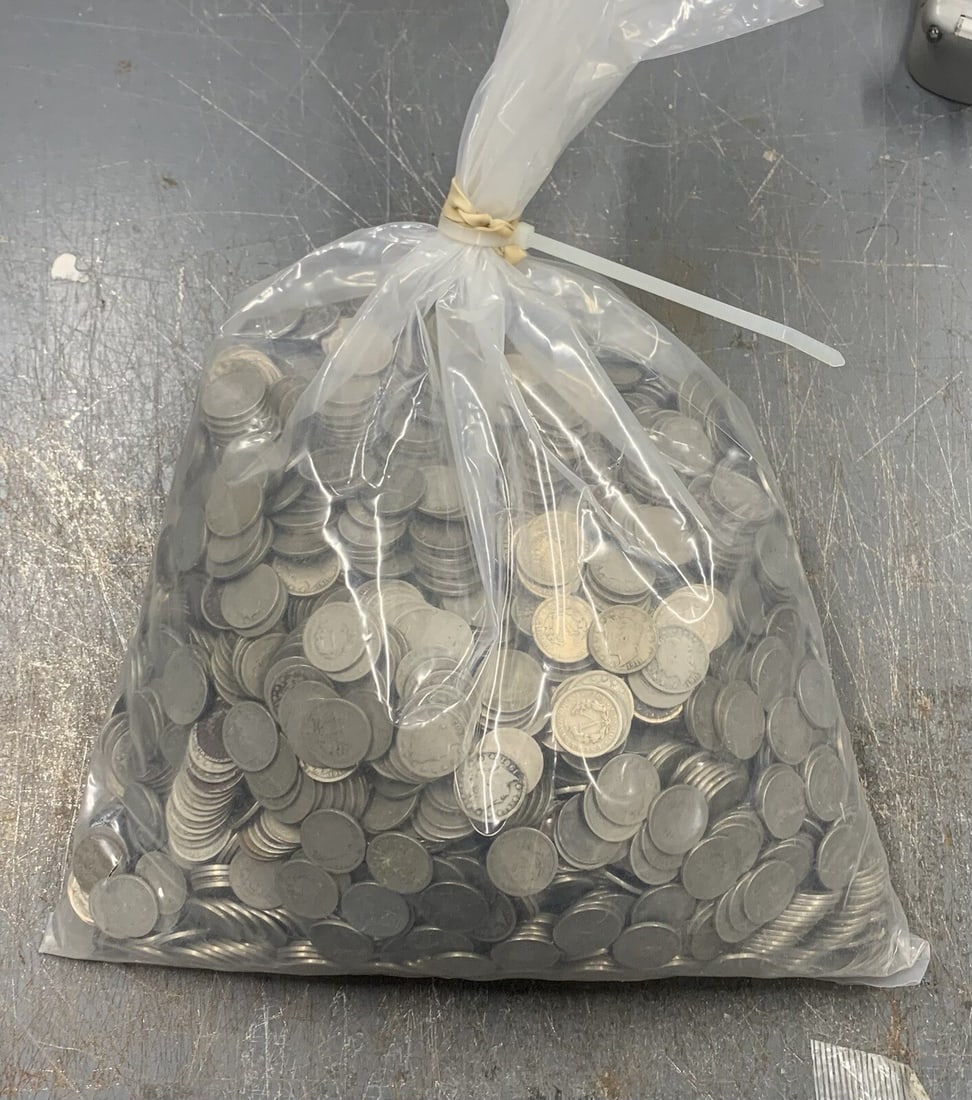 1000 Liberty Head V Nickel 5C Coins 1883-1912 Bag Lot: 1000 Liberty Head V Nickel 5C Coins 1883-1912 Bag Lot Bag/lot of 1000 Liberty Head V Nickel 5c coins dated 1883-1912. These United States coins are circulated and uncertified. Specifications Item type
