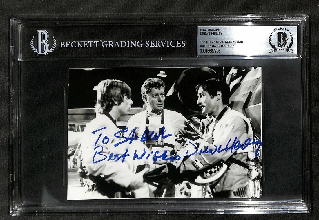 Beckett Slabbed Drewe Henley Autographed Star Wars Photograph: Beckett Slabbed Drewe Henley Autographed Star Wars Photograph This is a Star Wars 6x4 inch black-and-white photograph, signed by Drewe Henley, who portrayed Red Leader in the original 1977 film. The a