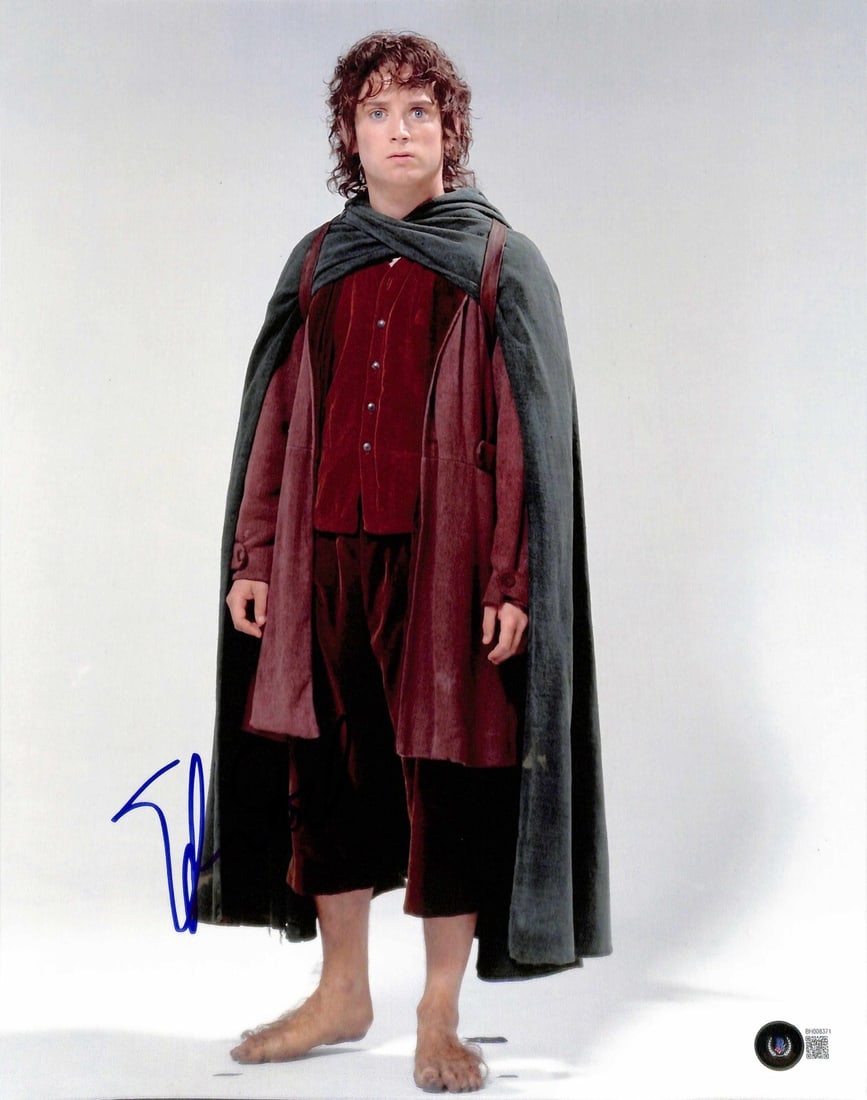 Beckett Certified Elijah Wood Frodo Baggins 11x14 Signed Photo: Beckett Certified Elijah Wood Frodo Baggins 11x14 Signed Photo Original 11x14 photograph signed by Elijah Wood, known for playing Frodo Baggins in Lord of the Rings. The autograph is in blue permanent