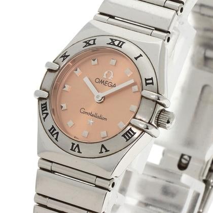 Omega 1561.61 Constellation ladies watch salmon pink dial steel bracelet: Omega 1561.61 Constellation ladies watch salmon pink dial steel bracelet Omega Constellation ladies watch featuring a salmon pink dial, a smooth engraved bezel, and a stainless steel bracelet. Referen