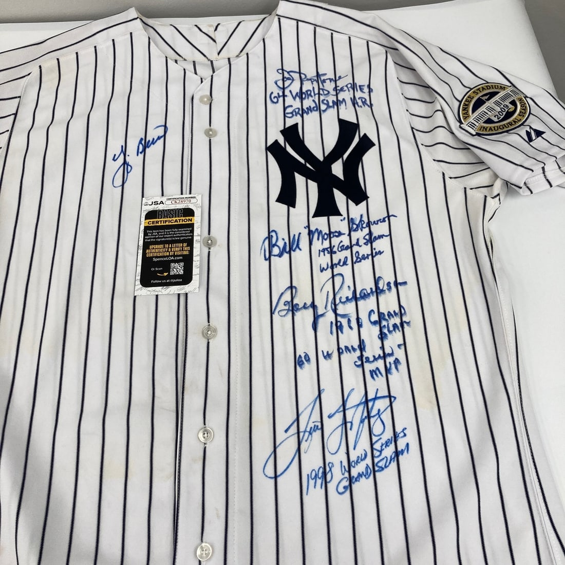 JSA Certified Yankees Jersey Signed by 5 World Series Grand Slam Hitters: JSA Certified Yankees Jersey Signed by 5 World Series Grand Slam Hitters Pre-owned original New York Yankees World Series Grand Slams jersey signed by five players, including Yogi Berra. This 2009 hom