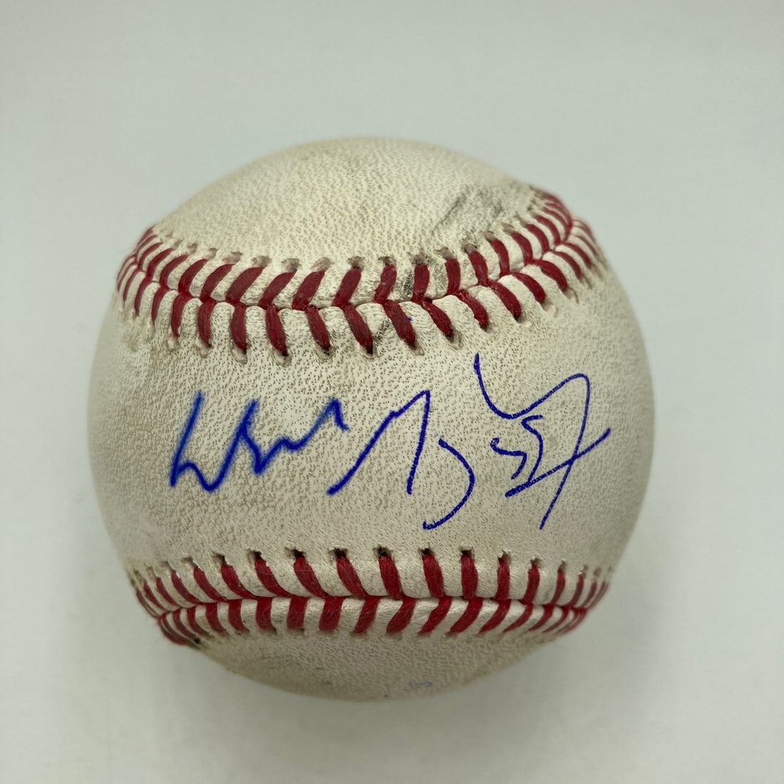 Official MLB Baseball Autographed by Wayne Gretzky PSA DNA: Official MLB Baseball Autographed by Wayne Gretzky PSA DNA Official Major League Baseball signed by Wayne Gretzky. This original autographed ball includes PSA/DNA authentication and is listed in pre-o