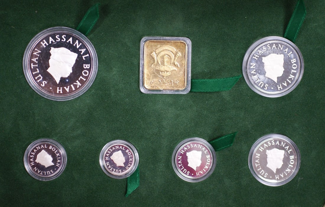 1987 Brunei Darussalam 6 Coin Sterling Silver Proof Set with Token: 1987 Brunei Darussalam 6 Coin Sterling Silver Proof Set with Token 1987 Brunei Darussalam six-coin gem proof set with 1 token. This pre-owned set includes uncirculated sterling silver coins and comes 
