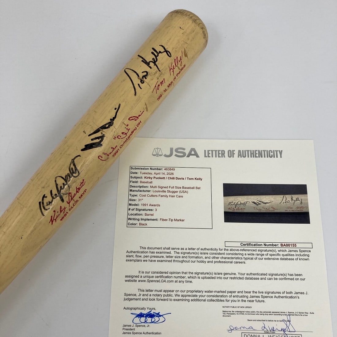1991 Minnesota Twins commemorative bat signed by Kirby Puckett Tom Kelly and Chili Davis: 1991 Minnesota Twins commemorative bat signed by Kirby Puckett Tom Kelly and Chili Davis Original commemorative baseball bat for the 1991 World Series Champions, signed by Kirby Puckett and Tom Kelly.