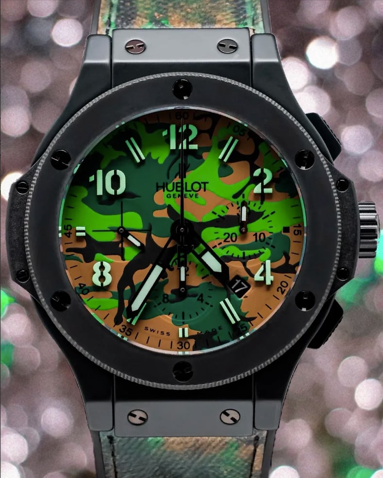 Hublot Big Bang Commando Jungle B P Watch Ref 301.C1.8610.NR Card 2012: Hublot Big Bang Commando Jungle B P Watch Ref 301.C1.8610.NR Card 2012 This Hublot Big Bang Commando Jungle B/P watch features a distinctive green camouflage dial and a combination leather and rubber 