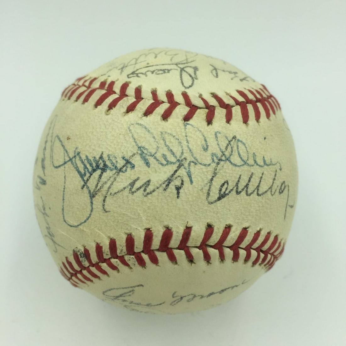 Beckett COA 1949 Philadelphia Phillies signed Rawlings baseball 23 autographs: Beckett COA 1949 Philadelphia Phillies signed Rawlings baseball 23 autographs Original team-signed baseball from the 1949 Philadelphia Phillies, the "Whiz Kids." This pre-owned Rawlings baseball is si