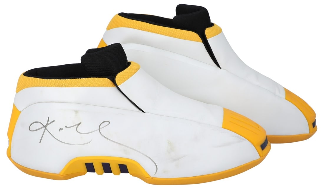 Kobe Bryant Game Used Signed Sneakers 2002 Lakers Photo Matched Beckett COA: Kobe Bryant Game Used Signed Sneakers 2002 Lakers Photo Matched Beckett COA Own a piece of NBA history with these game-used and signed sneakers from Kobe Bryant, worn during a pivotal moment in his il