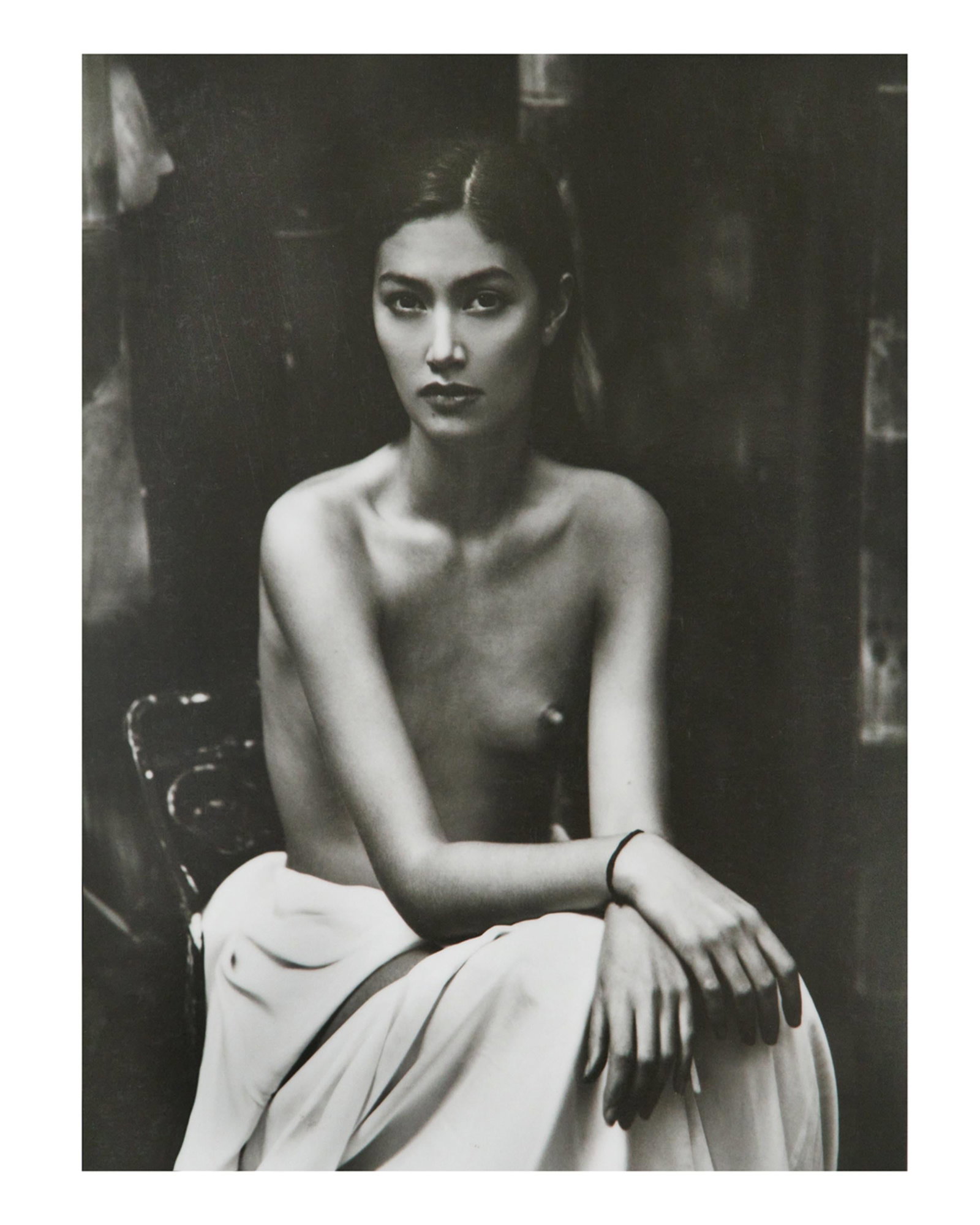 Kate Garner Julia Naked signed photo 20 x 16 limited edition 2/100: Kate Garner Julia Naked signed photo 20 x 16 limited edition 2/100 Signed limited edition photograph titled "Julia Naked" by Kate Garner, created in 1992. This work is printed on Hahnemuhle fine art a