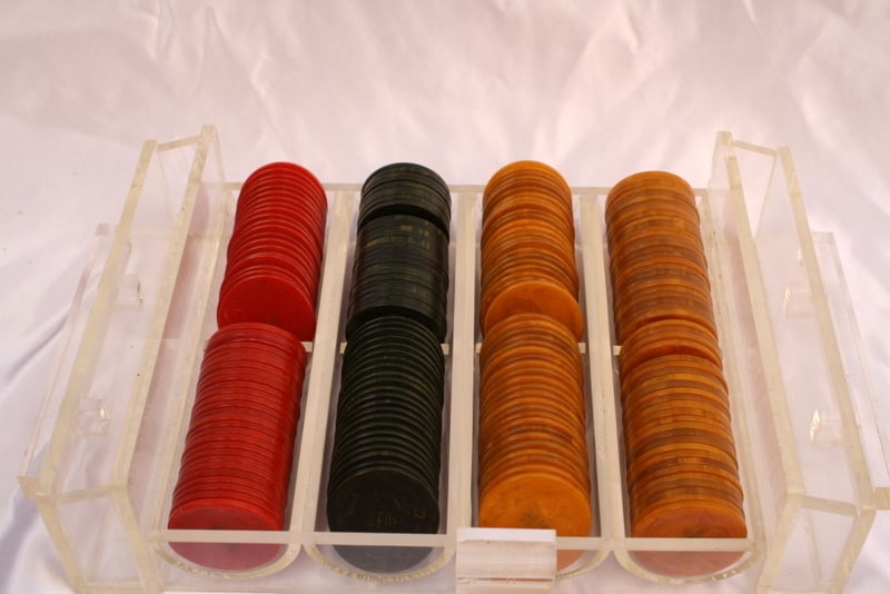 194 Bakelite Poker Chips in Lucite Case French Art Deco Set (1 of 8)