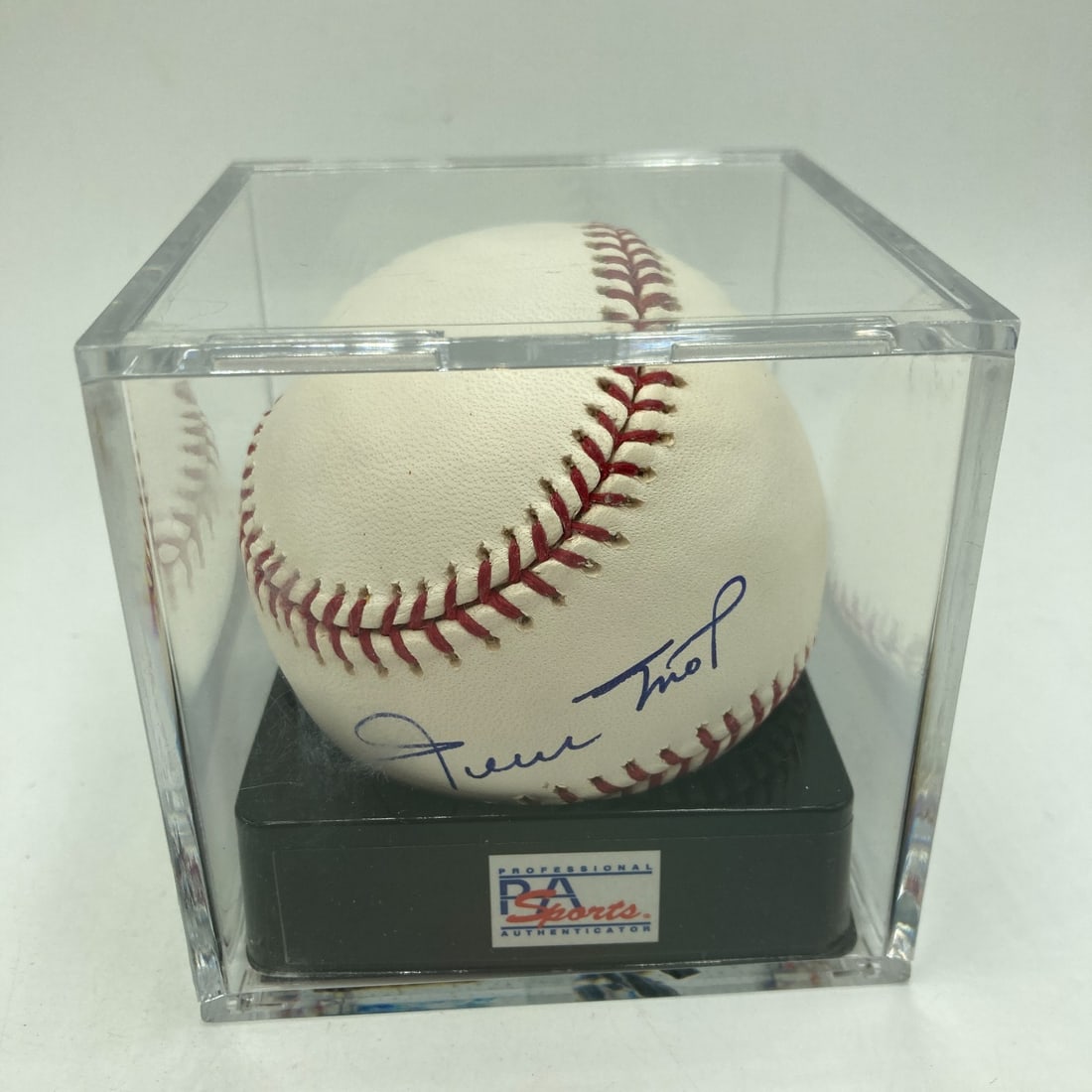PSA Graded 10 Gem Mint Major League Baseball Autographed by Willie Mays: PSA Graded 10 Gem Mint Major League Baseball Autographed by Willie Mays This is a Major League Baseball personally signed by Willie Mays. The autograph has been authenticated by Professional Sports Au