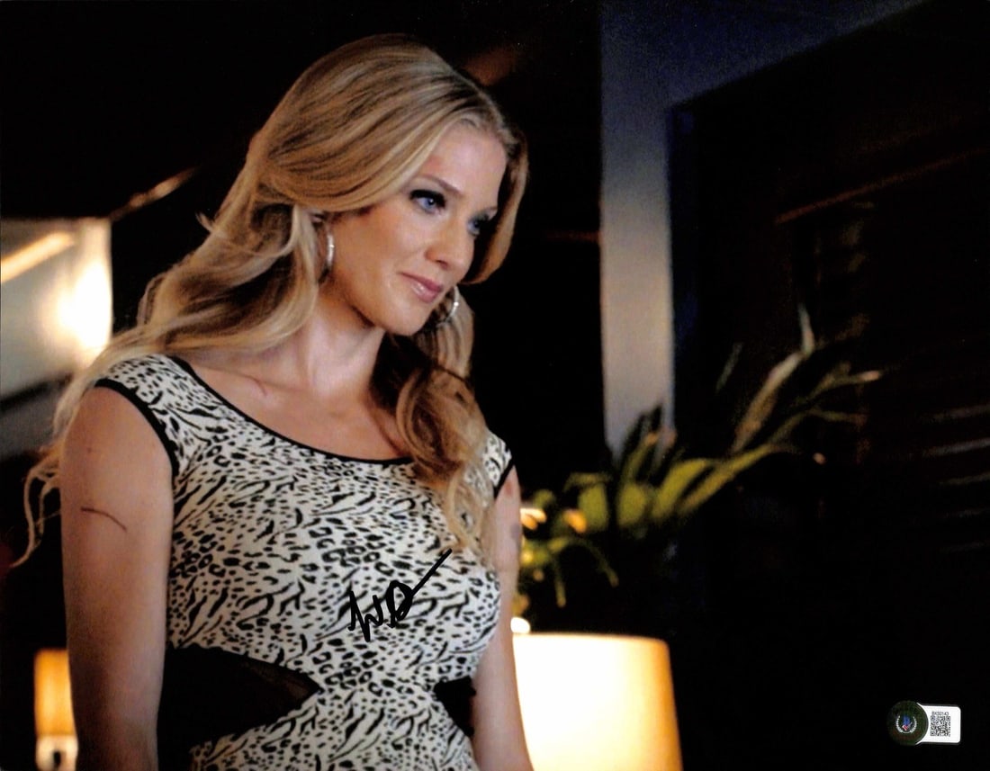 Beckett certified 11x14 signed photo of Winter Ave Zoli as Lyla Winston: Beckett certified 11x14 signed photo of Winter Ave Zoli as Lyla Winston Original autographed 11x14 photograph from Sons of Anarchy, signed in black permanent marker by Winter Ave Zoli, who portrayed L