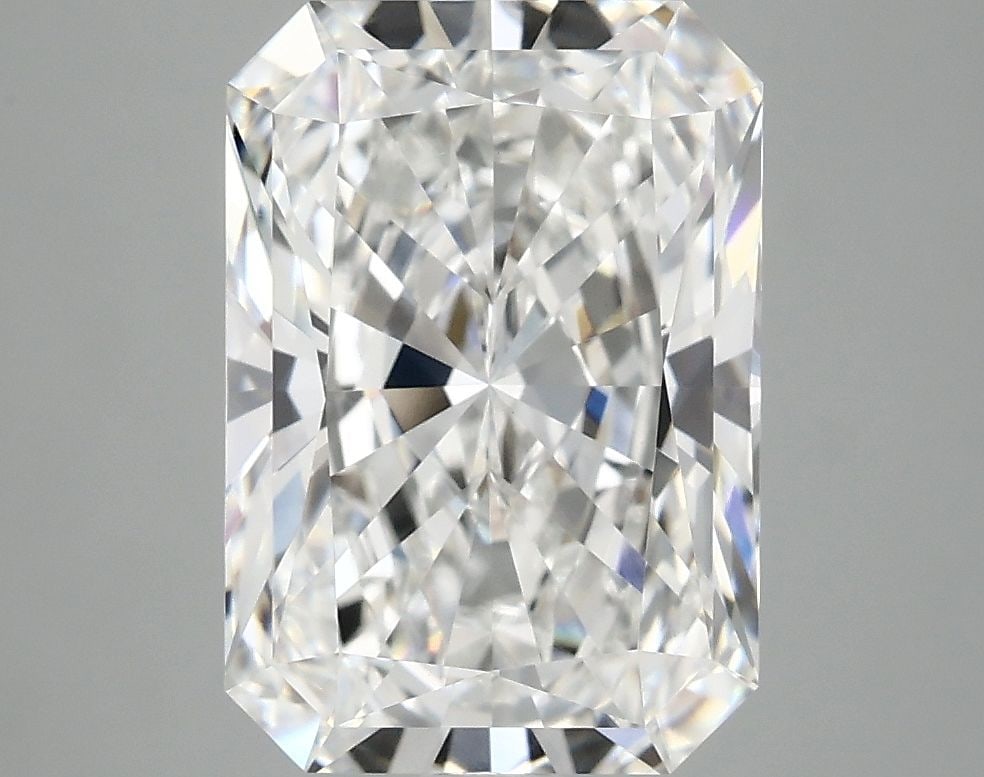 Loose Diamond - RADIANT 3.91ct E VVS2: Loose Diamond - RADIANT 3.91ct E VVS2 Source: This is a real non-mined Diamond that has been grown in a lab Shape: RADIANT Carats: 3.91 Color: E Clarity: VVS2 Certification: IGI Additional images avai