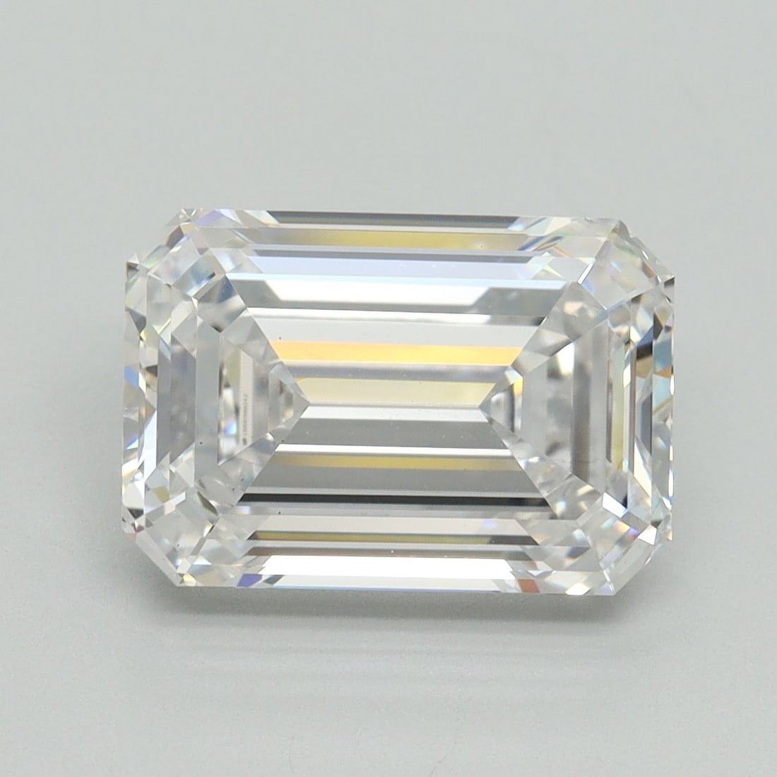 Loose Diamond - EMERALD 4.19ct D VS2: Loose Diamond - EMERALD 4.19ct D VS2 Source: This is a real non-mined Diamond that has been grown in a lab Shape: EMERALD Carats: 4.19 Color: D Clarity: VS2 Certification: IGI Video: