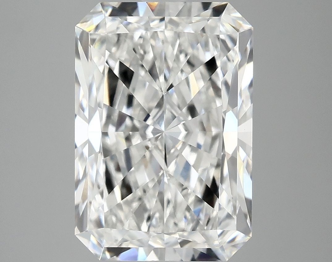Loose Diamond - RADIANT 4.67ct E VVS2: Loose Diamond - RADIANT 4.67ct E VVS2 Source: This is a real non-mined Diamond that has been grown in a lab Shape: RADIANT Carats: 4.67 Color: E Clarity: VVS2 Certification: IGI Video:
