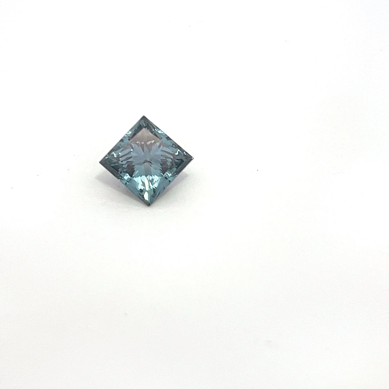 Loose Diamond - PRINCESS 2.94ct Fancy Blue VS2: Loose Diamond - PRINCESS 2.94ct Fancy Blue VS2 Source: This is a real non-mined Diamond that has been grown in a lab Shape: PRINCESS Carats: 2.94 Color: Fancy Blue Certification: NONE Additional image