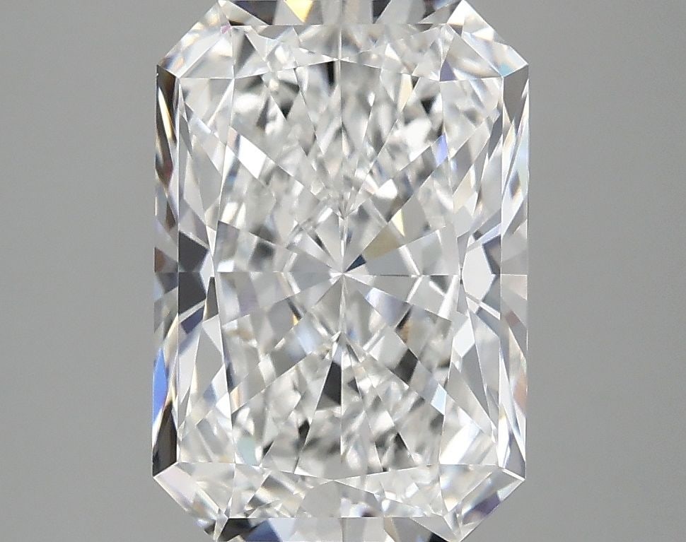 Loose Diamond - RADIANT 3.93ct D VVS2: Loose Diamond - RADIANT 3.93ct D VVS2 Source: This is a real non-mined Diamond that has been grown in a lab Shape: RADIANT Carats: 3.93 Color: D Clarity: VVS2 Certification: IGI Video: