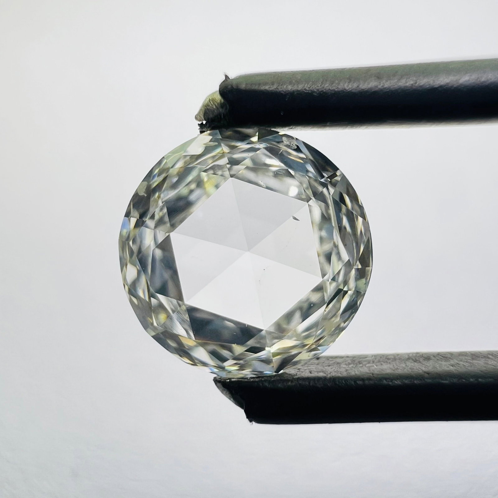 Loose Diamond - ROSE 1.01ct G VS2: Loose Diamond - ROSE 1.01ct G VS2 Source: This is a real non-mined Diamond that has been grown in a lab Shape: ROSE Carats: 1.01 Color: G Clarity: VS2 Certification: NONE Additional images available u
