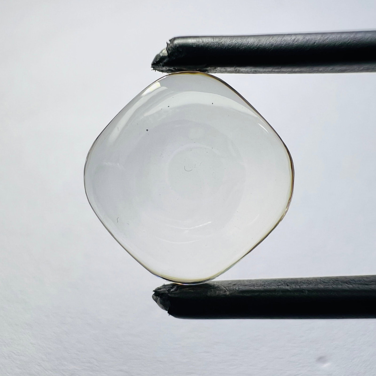 Loose Diamond - CUSHION BRILLIANT 2.4ct Pink VS1: Loose Diamond - CUSHION BRILLIANT 2.4ct Pink VS1 Source: This is a real non-mined Diamond that has been grown in a lab Shape: CUSHION BRILLIANT Carats: 2.4 Color: Pink Certification: NONE Additional i