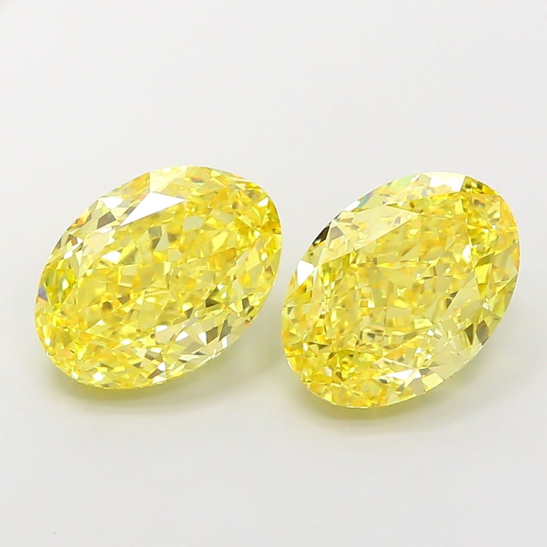 Loose Diamond - OVAL 5.01ct Fancy Vivid Yellow VS1: Loose Diamond - OVAL 5.01ct Fancy Vivid Yellow VS1 Source: This is a real non-mined Diamond that has been grown in a lab Shape: OVAL Carats: 5.01 Color: Fancy Vivid Yellow Certification: IGI Video: