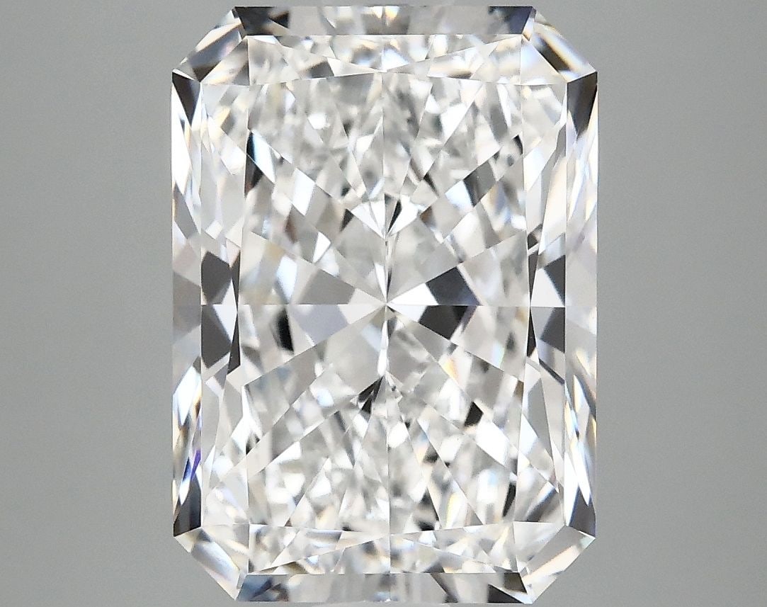 Loose Diamond - RADIANT 4.79ct E VS1: Loose Diamond - RADIANT 4.79ct E VS1 Source: This is a real non-mined Diamond that has been grown in a lab Shape: RADIANT Carats: 4.79 Color: E Clarity: VS1 Certification: IGI Video: Video Link