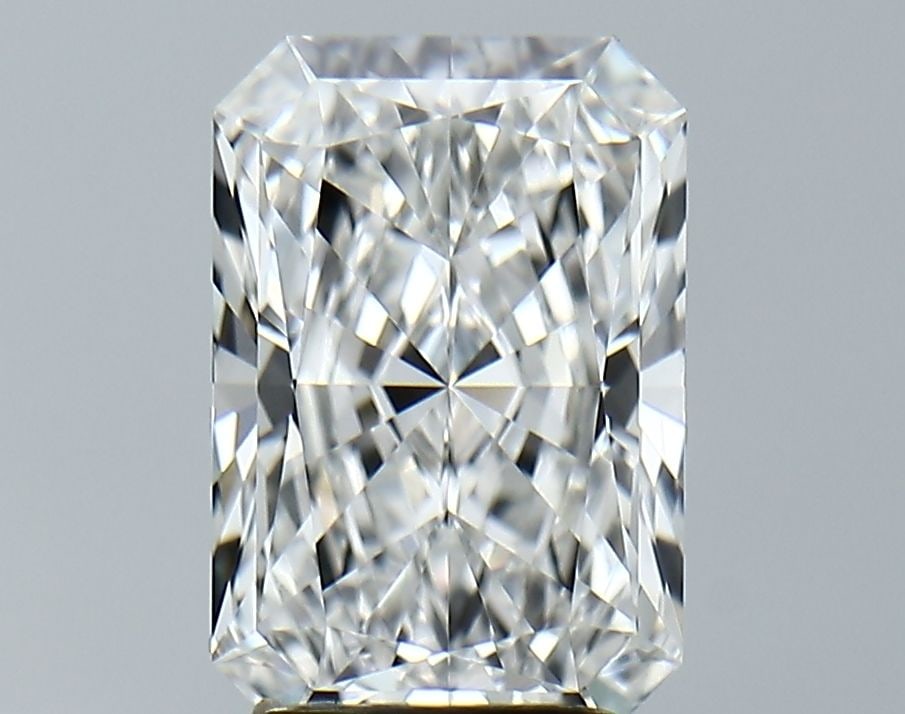 Loose Diamond - RADIANT 3.03ct E VVS2: Loose Diamond - RADIANT 3.03ct E VVS2 Source: This is a real non-mined Diamond that has been grown in a lab Shape: RADIANT Carats: 3.03 Color: E Clarity: VVS2 Certification: IGI Video: Video Link
