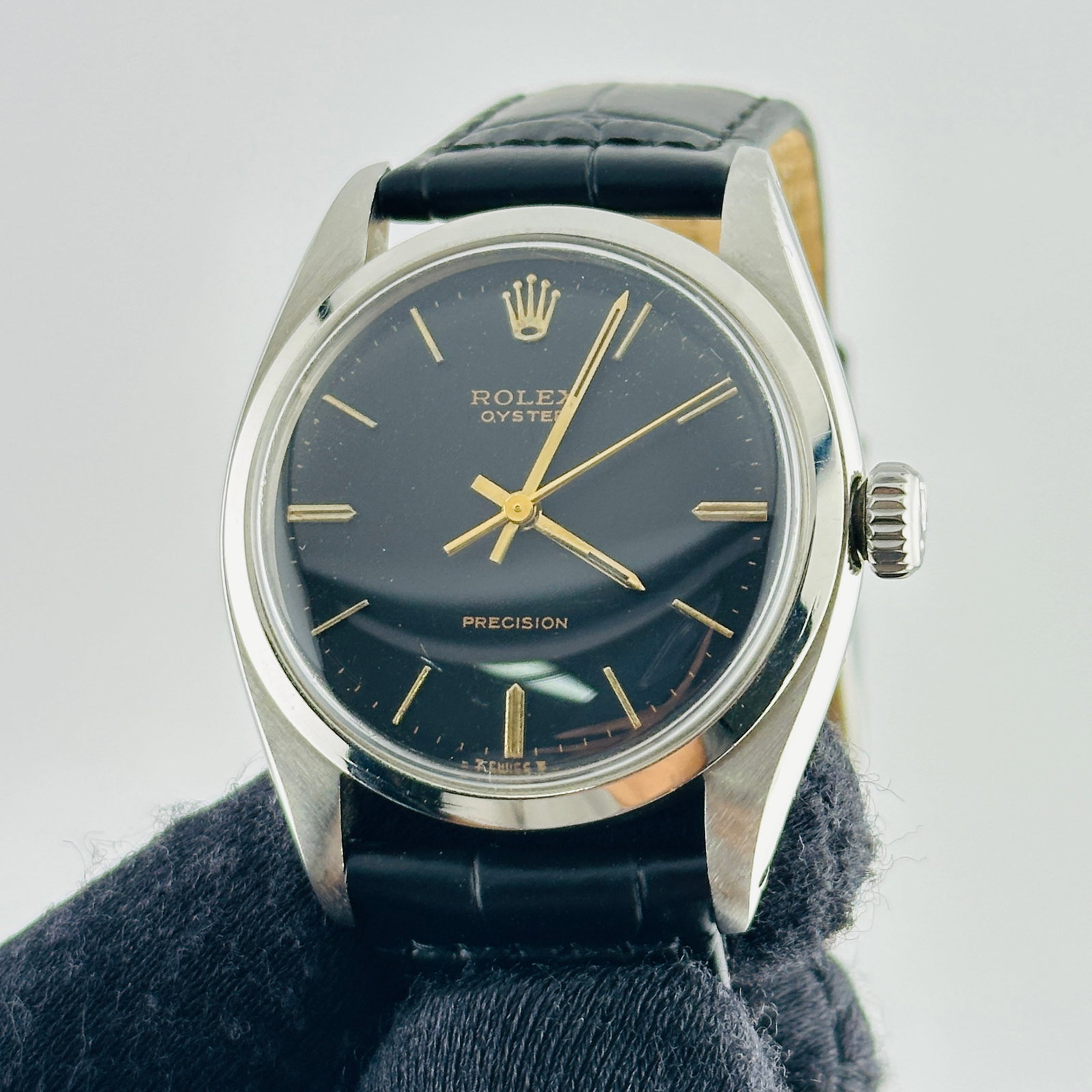 Rolex Oyster Precision Mens Watch Ref. 6422 Black Dial Leather Band: Rolex Oyster Precision Mens Watch Ref. 6422 Black Dial Leather Band Rolex Oyster Precision wristwatch with a black dial and smooth bezel. This men's watch is fitted on a generic leather band and is id