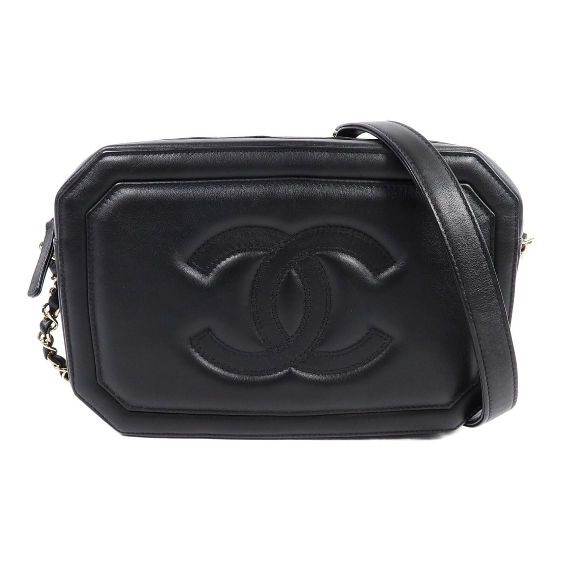 CHANEL CC Lambskin Shoulder Bag Black Chain GHW: CHANEL CC Lambskin Shoulder Bag Black Chain GHW Classic CHANEL CC chain shoulder bag in black lambskin leather with black detailing. This women's shoulder bag features an interior open pocket and incl