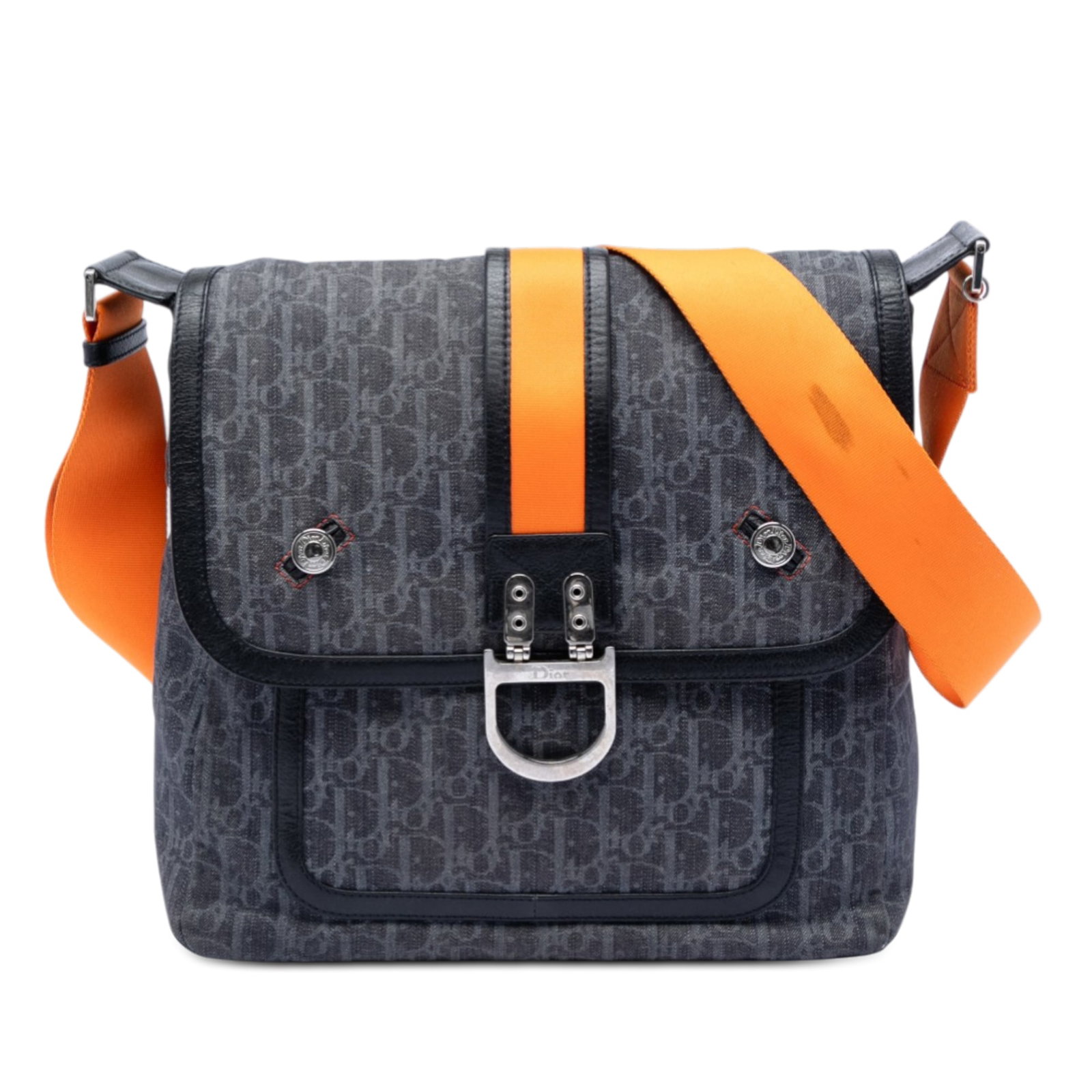 Dior Diorissimo Denim Crossbody Messenger Bag Blue Italy: Dior Diorissimo Denim Crossbody Messenger Bag Blue Italy This Diorissimo Denim Flight Messenger Bag features a blue denim body, a flat adjustable strap, a front flap closure, an exterior front open po