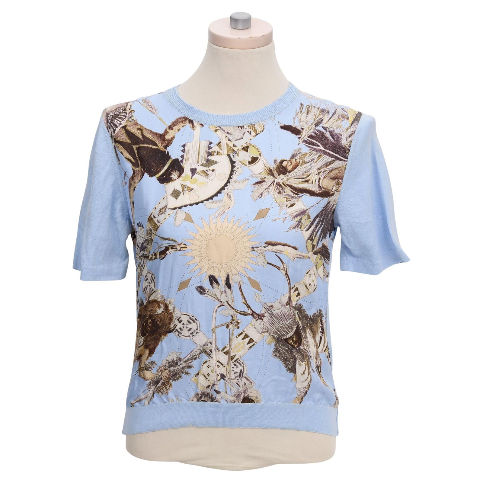 Hermes Celeste Mythologie Silk Top Kermit Oliver Tribal Print: Hermes Celeste Mythologie Silk Top Kermit Oliver Tribal Print Introducing the exquisite Hermes Celeste Mythologie Silk Top, a stunning piece that showcases a unique tribal print down the front. This s