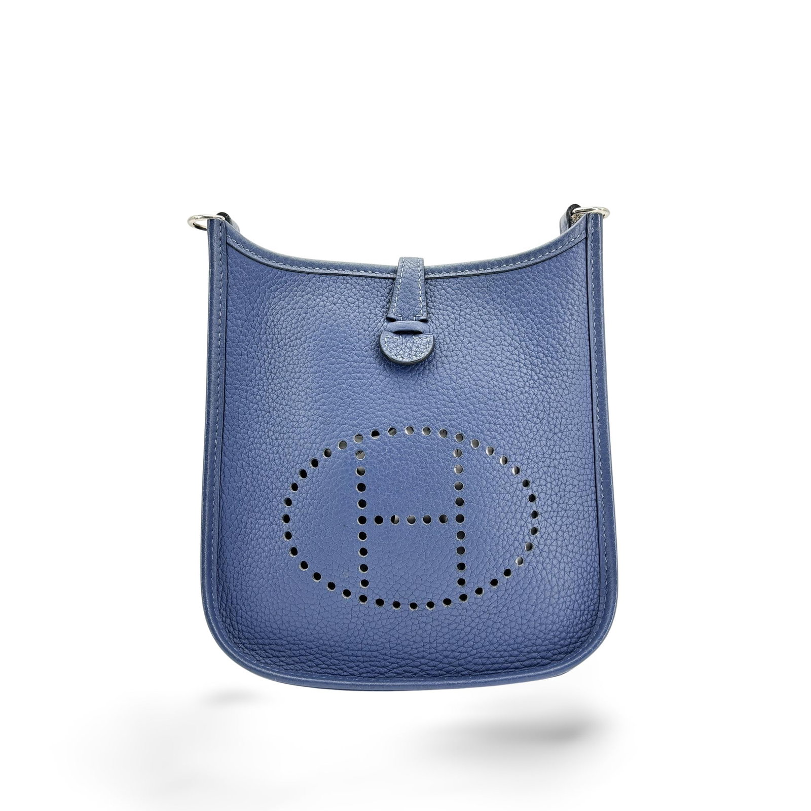 Hermes Evelyne Gen III Blue Leather Shoulder Bag: Hermes Evelyne Gen III Blue Leather Shoulder Bag Hermes Evelyne Bag Gen III in blue leather. This unisex bag is made in France and is presented in very good condition. Specifications Brand: Hermes Mod