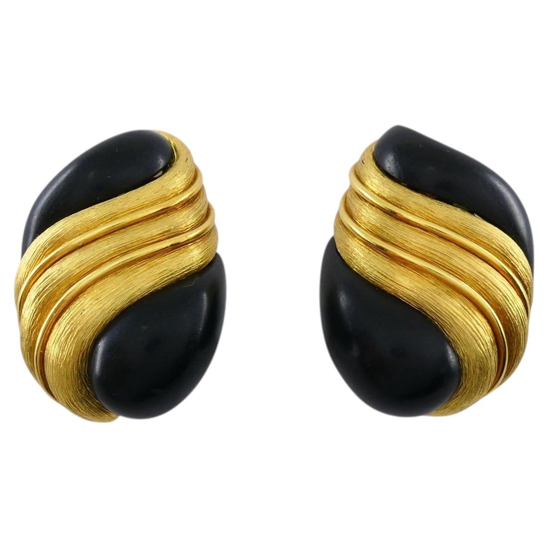 Vintage 1980s Henry Dunay Ebony Wood 18K Clip Earrings: Vintage 1980s Henry Dunay Ebony Wood 18K Clip Earrings Vintage Henry Dunay clip-on earrings from the 1980s, crafted in 18k gold with smooth ebony wood panels. The design features curved organic wood f