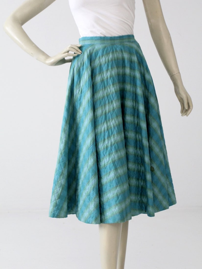 1950s Ardee Sportswear Quilted Circle Skirt Turquoise Plaid: 1950s Ardee Sportswear Quilted Circle Skirt Turquoise Plaid Step back in time with this charming 1950s vintage quilted circle skirt by Ardee Sportswear California. Drenched in a bright turquoise blue,