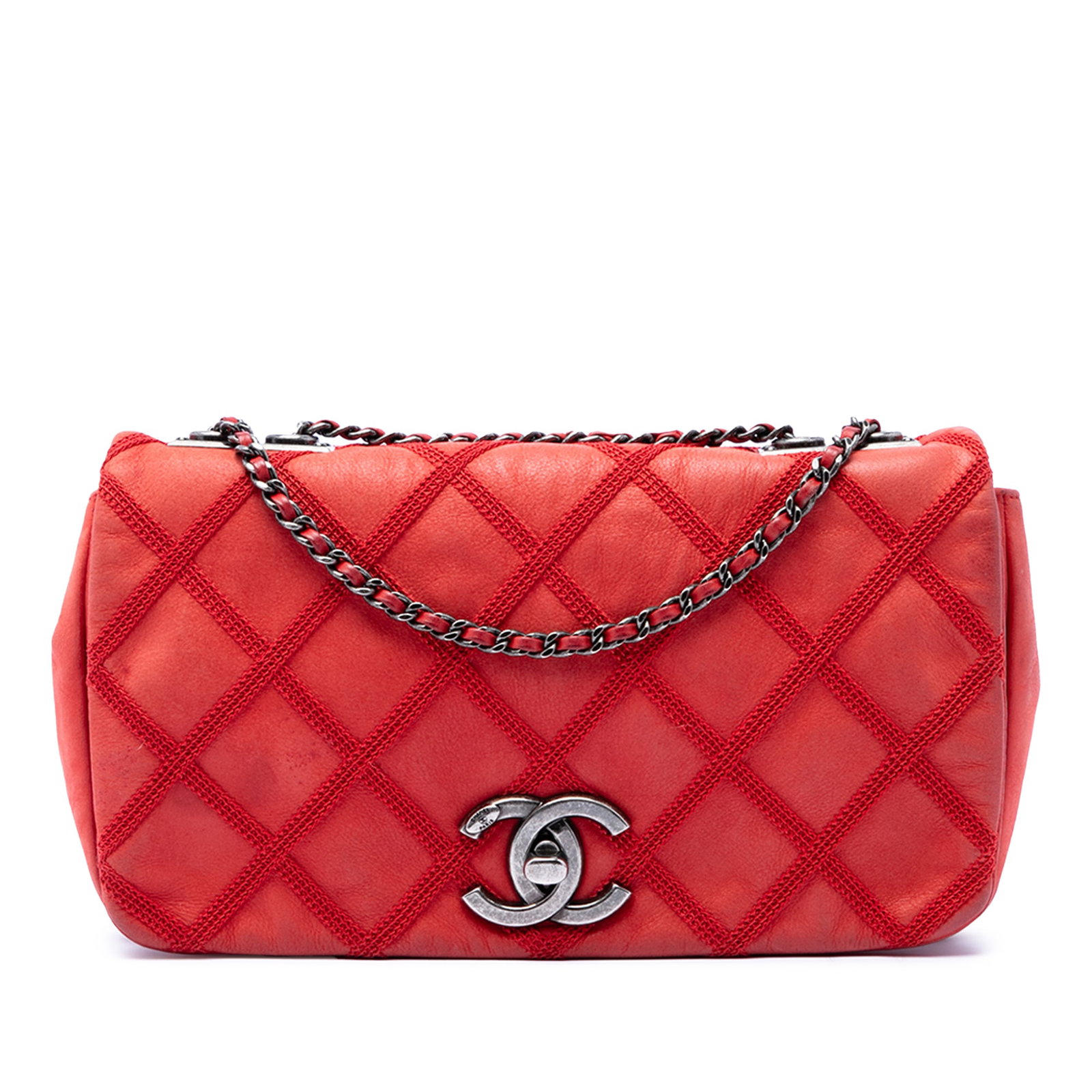 Chanel Small Diamond Stitch Nubuck Flap Bag Red: Chanel Small Diamond Stitch Nubuck Flap Bag Red Chanel small flap bag in red nubuck leather with diamond stitching and leather-woven chain straps. The bag features a front flap with CC turn-lock closu